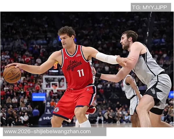 运动新闻布鲁克洛佩斯：从篮筐之下的巨人到NBA的防守壁垒